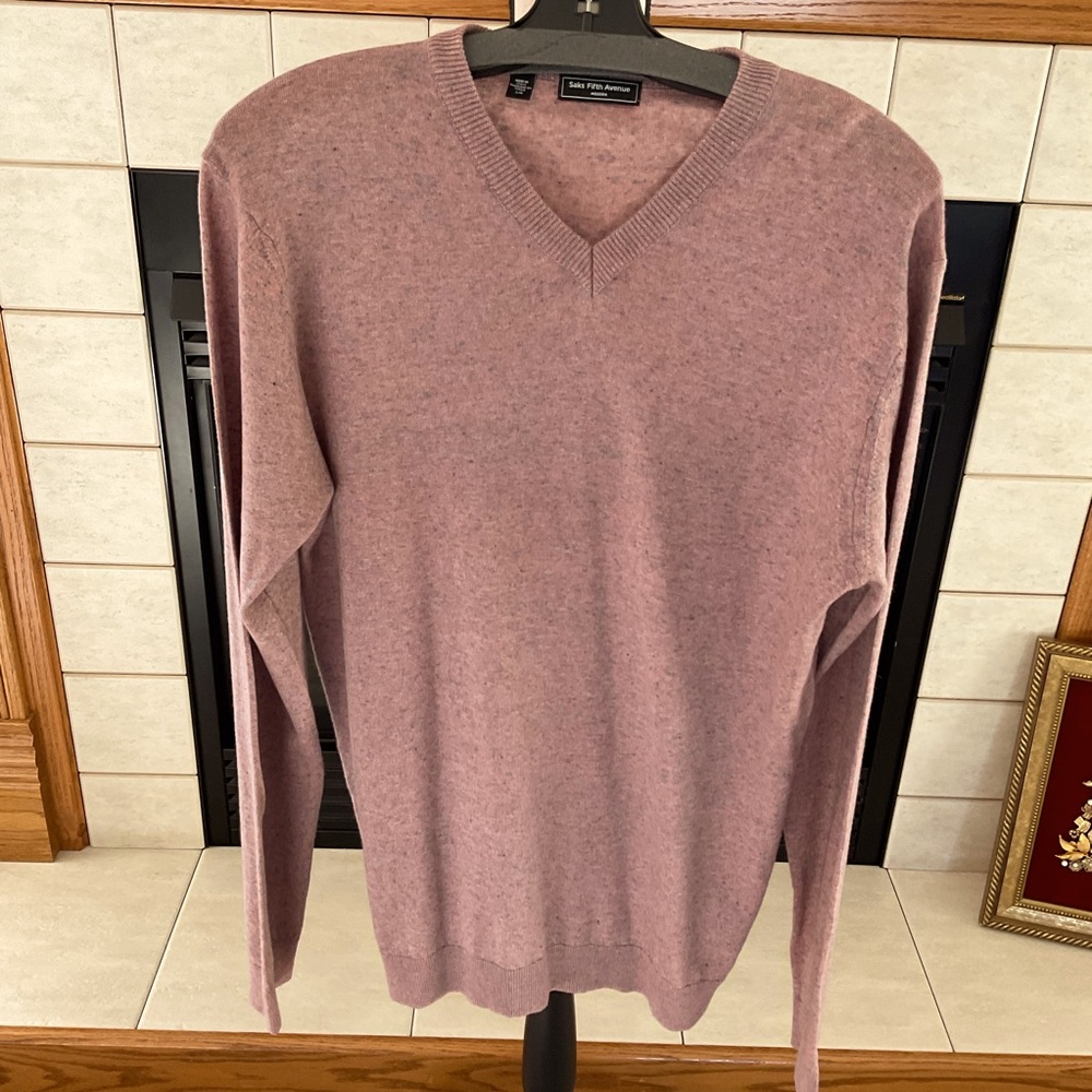 NWOT Saks Fifth Avenue Modern V-Neck Men’s Long Sleeve Sweater, Sz L